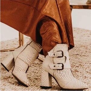 Freebird by Steven Joey White Snake Boots size 10 pristine used condition